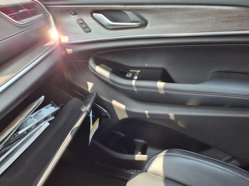 2022 Jeep Grand Cherokee Overland 4xe photo 27