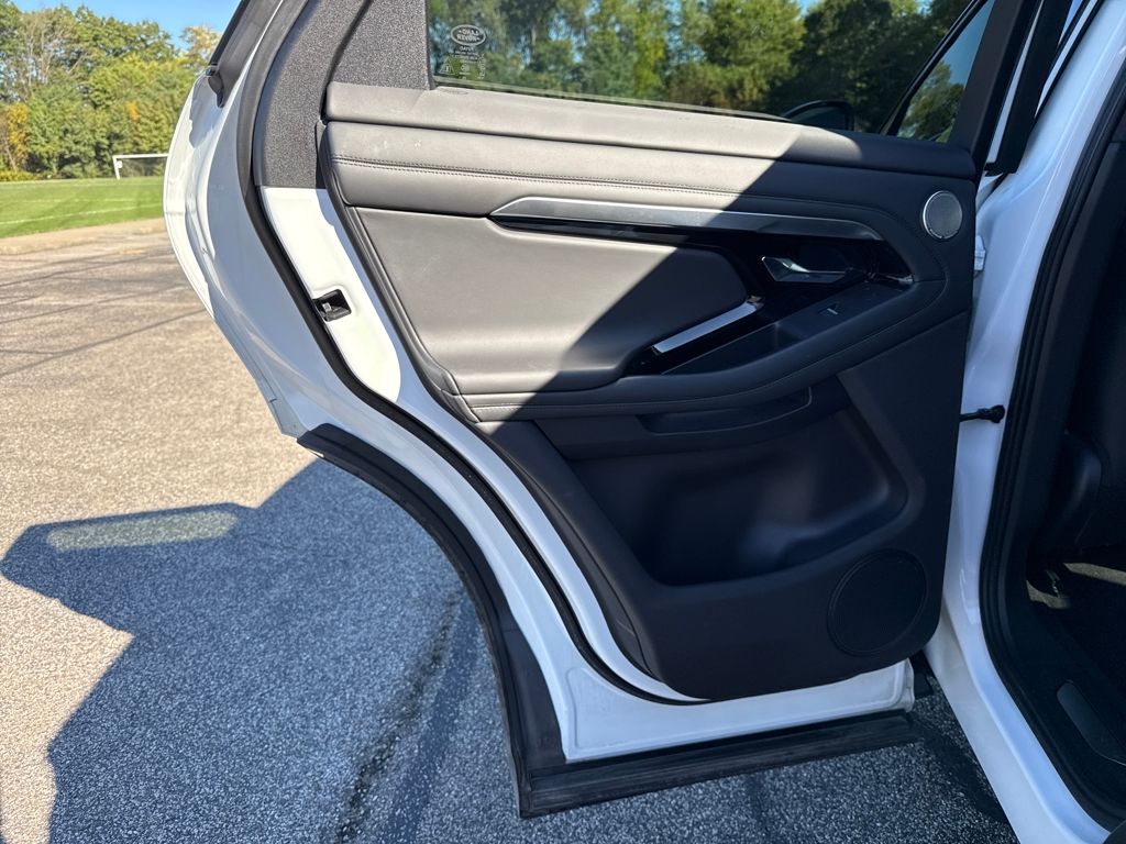 2021 Land Rover Range Rover Evoque R-Dynamic HSE photo 13