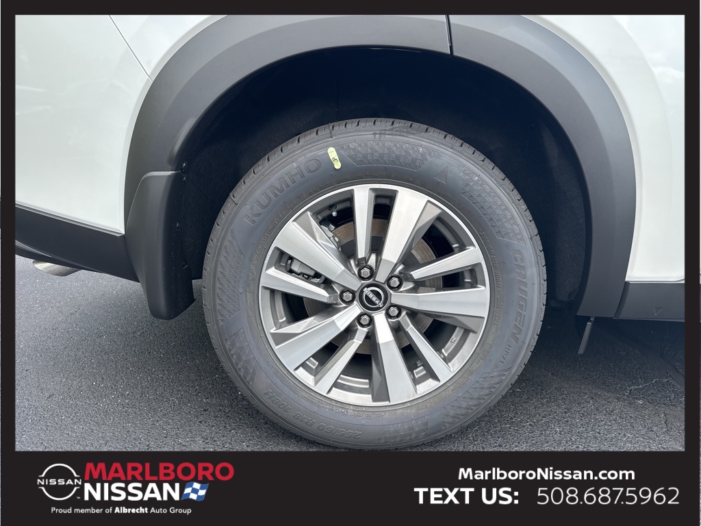 2025 Nissan Pathfinder SL photo 7