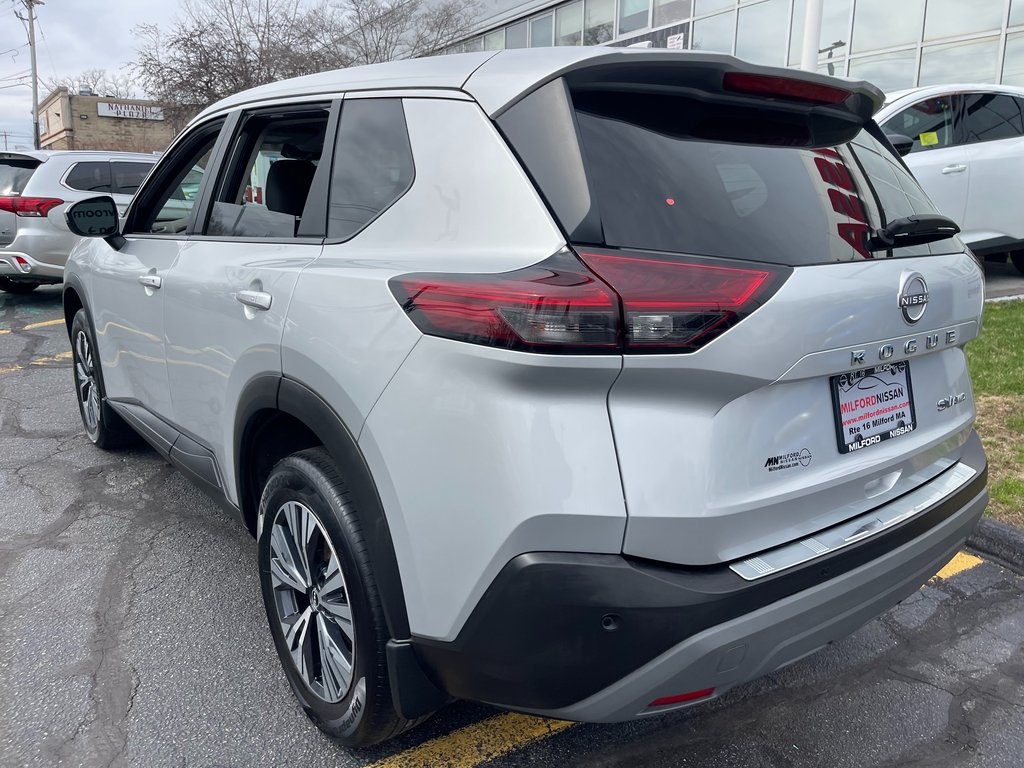 2022 Nissan Rogue SV photo 3