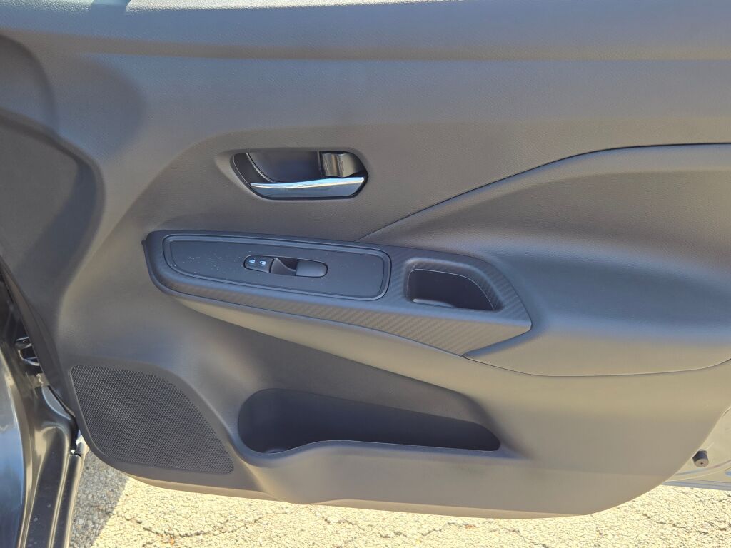 2025 Nissan Versa SV photo 4