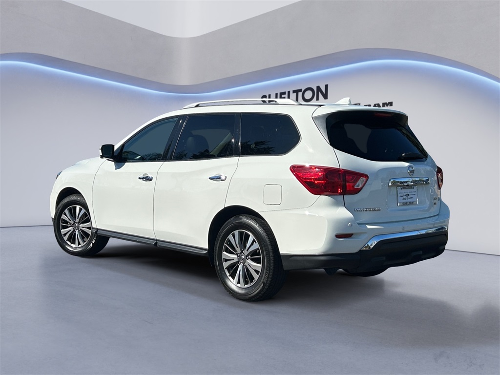 2019 Nissan Pathfinder SL photo 2