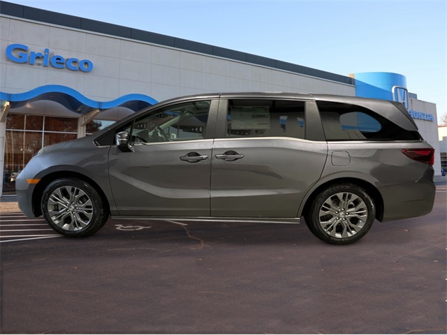 2026 Honda Odyssey Touring photo 2