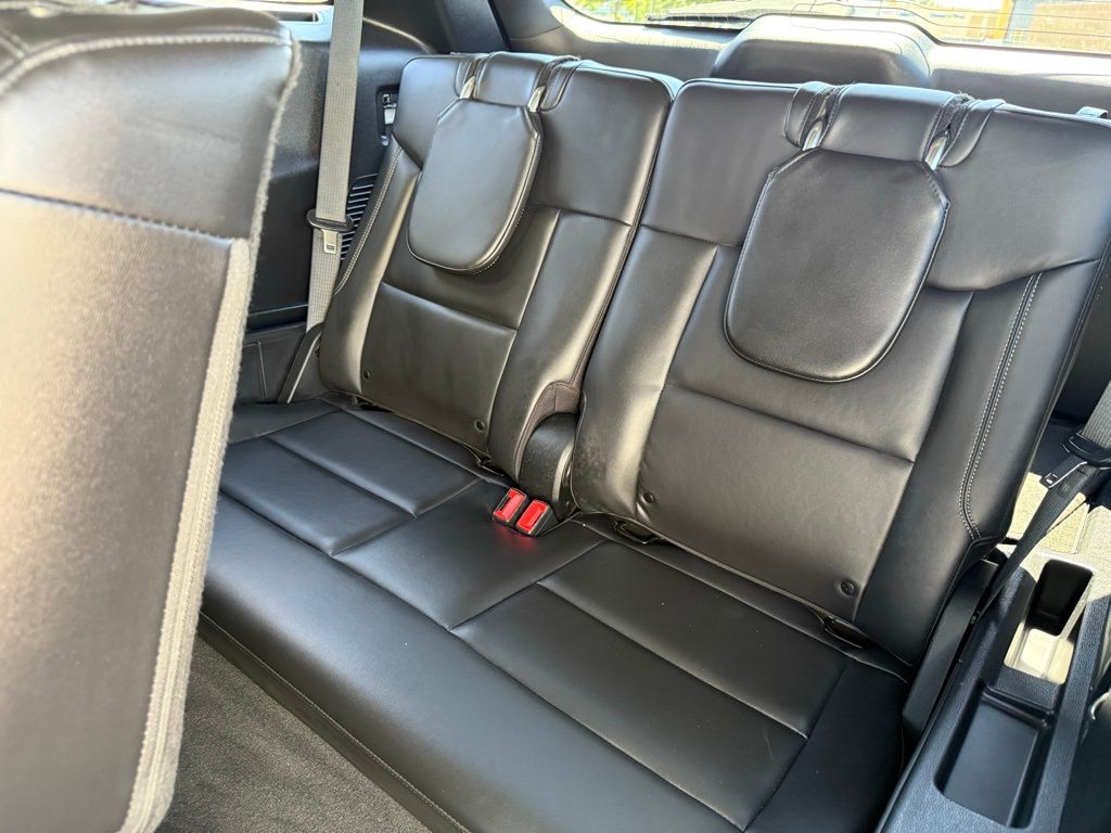 2023 Ford Explorer XLT photo 9