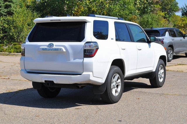 2024 Toyota 4Runner SR5 4WD photo 2