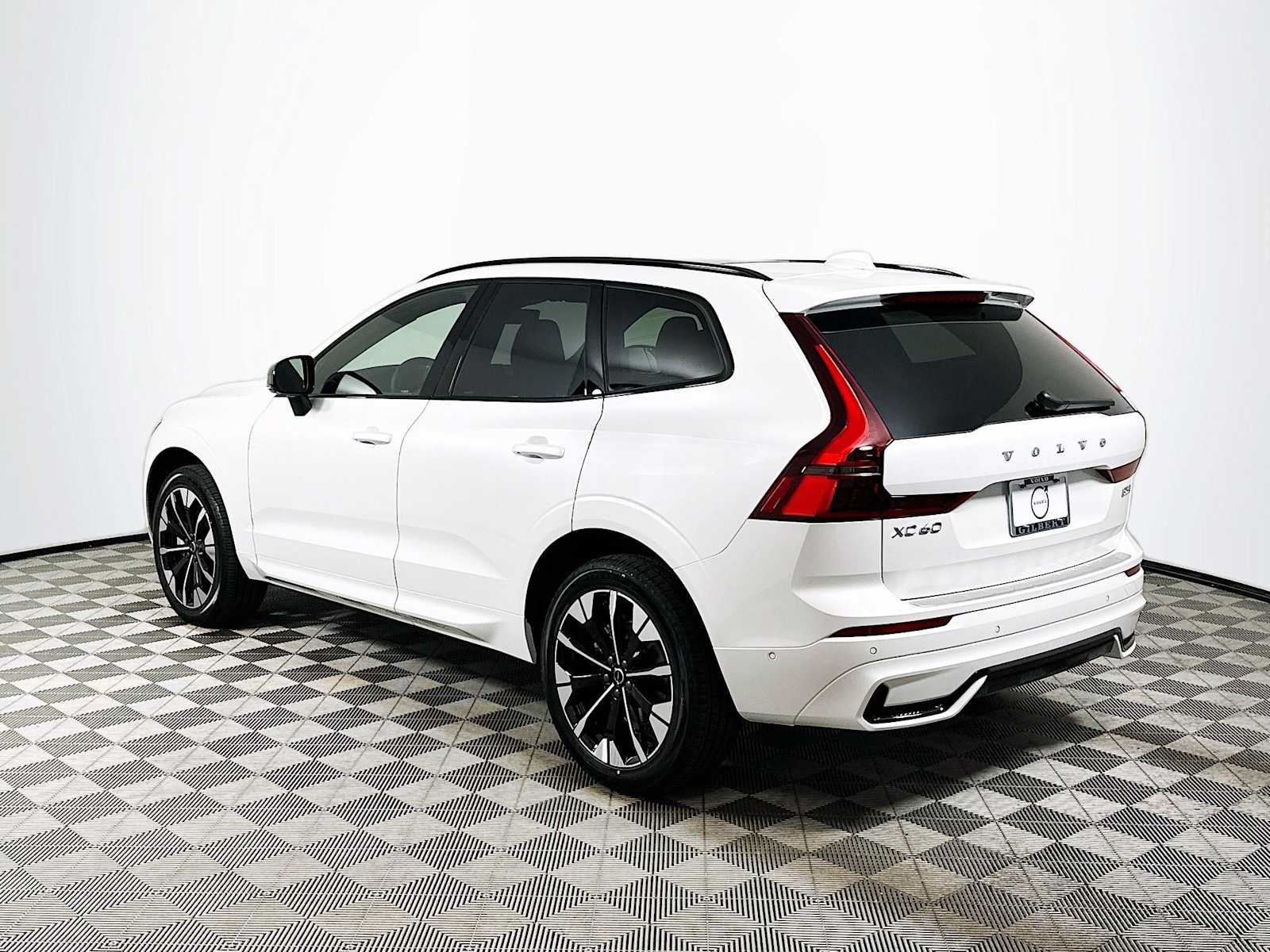 2026 Volvo XC60 B5 Plus photo 5