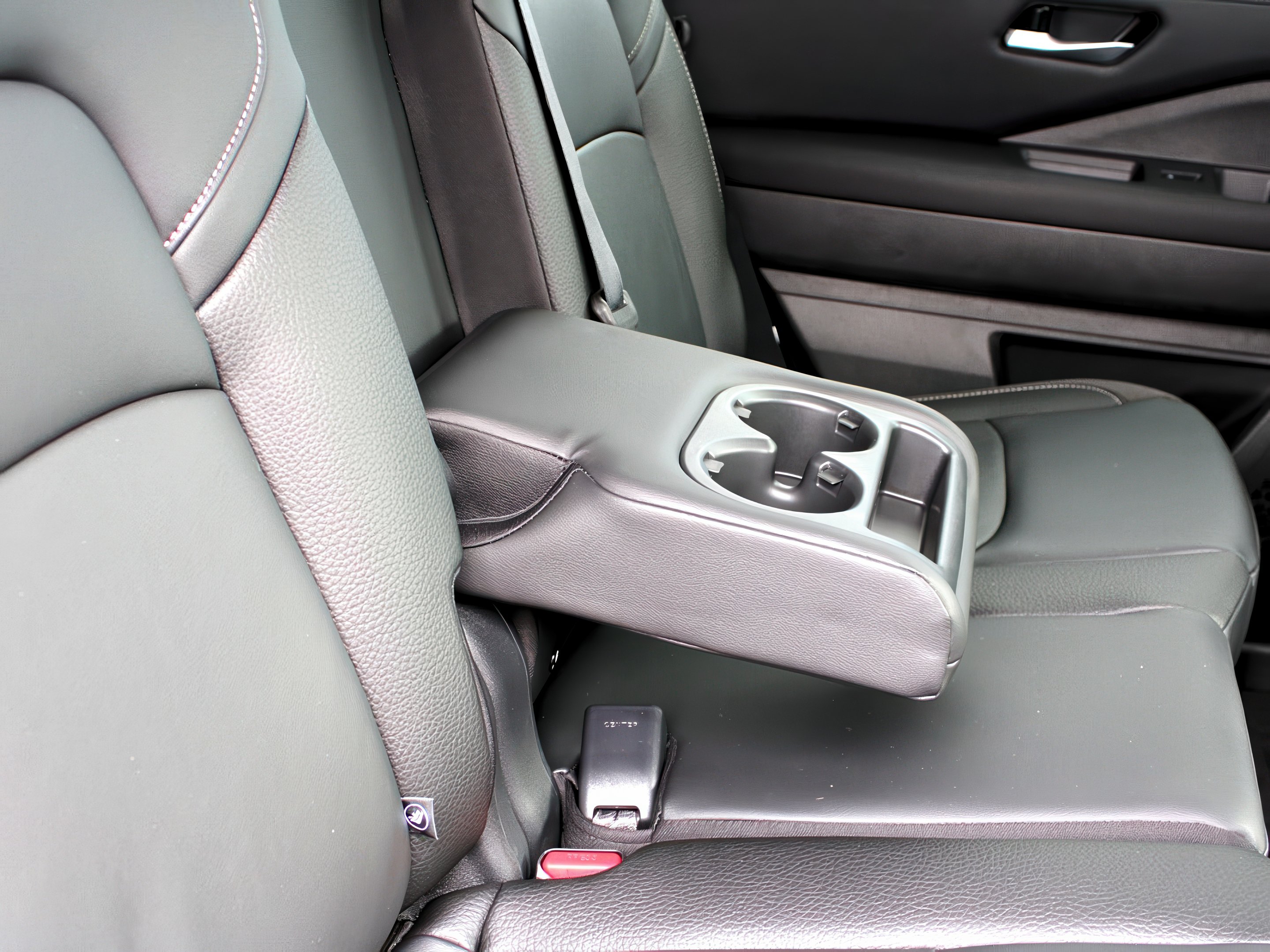 2025 Nissan Pathfinder SL photo 27