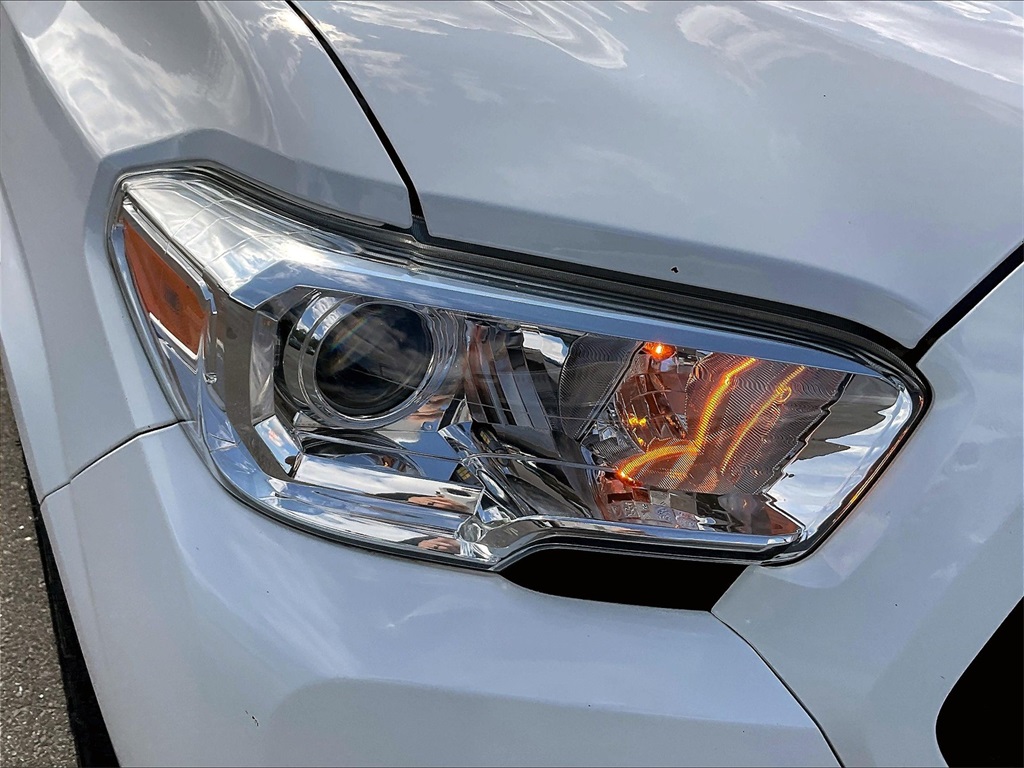 2020 Toyota Tacoma SR photo 27