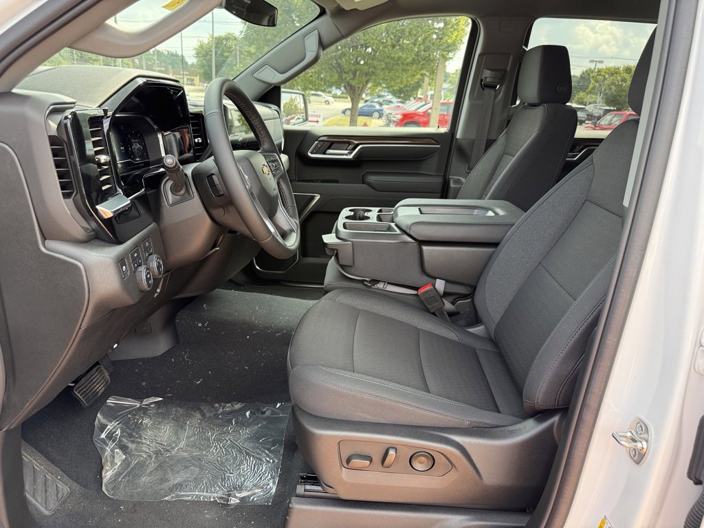 2025 Chevrolet Silverado 1500 LT photo 12