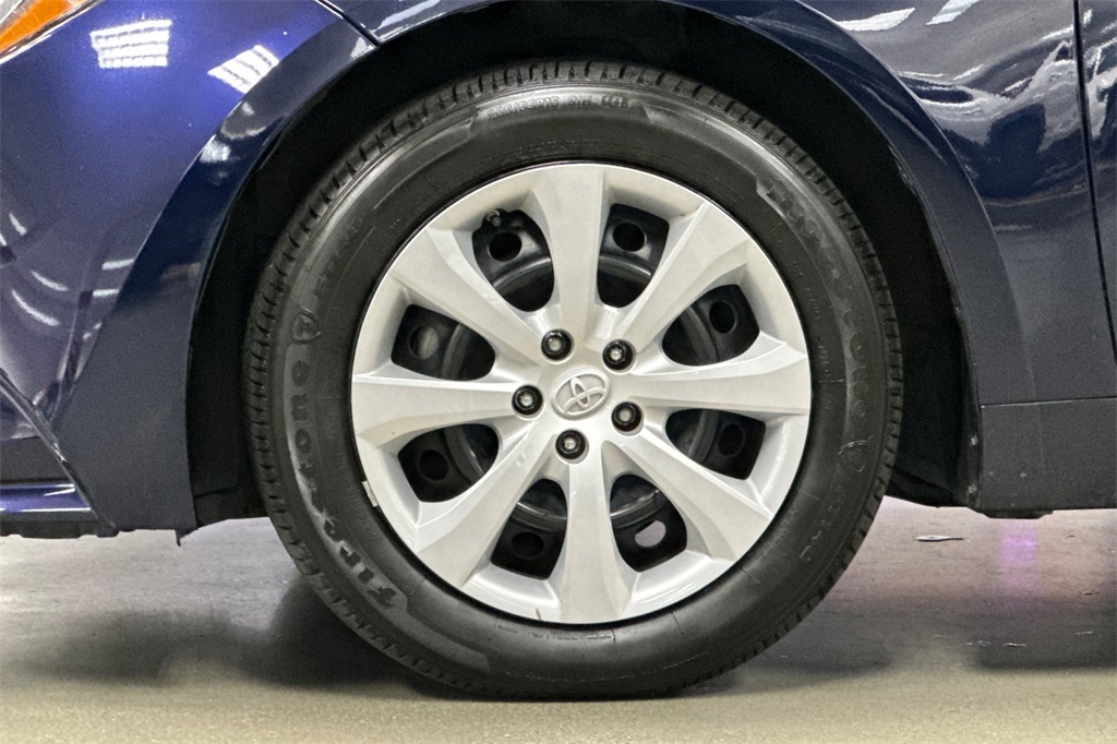 2022 Toyota Corolla LE photo 22