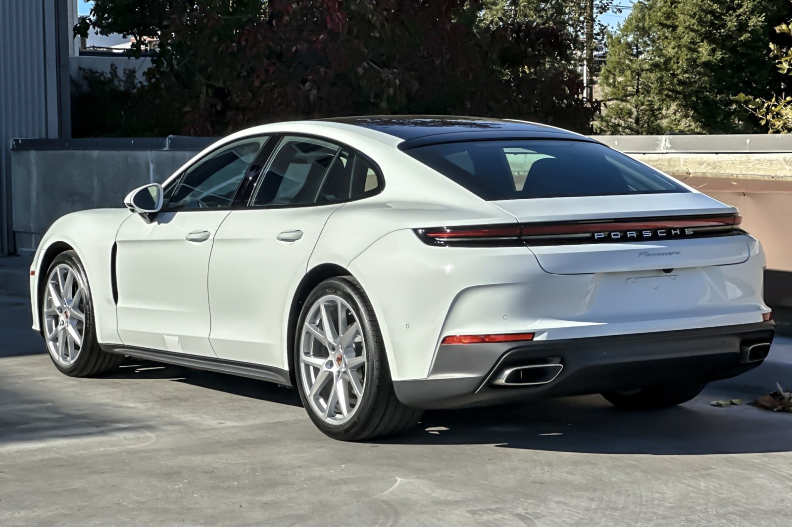 2025 Porsche Panamera 4 photo 3