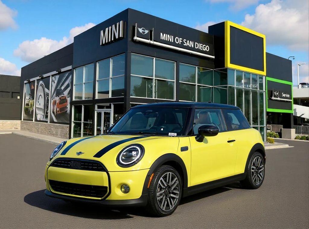2026 MINI Hardtop 2 Door Oxford Edition's photo