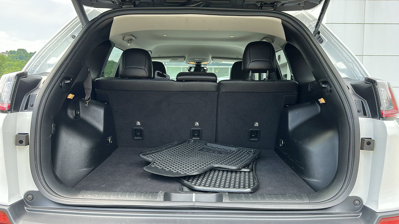 2022 Jeep Cherokee Trailhawk photo 22