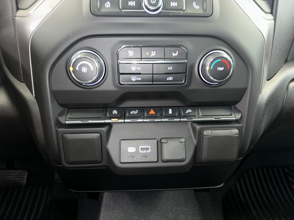 2021 Chevrolet Silverado 1500 Custom photo 11