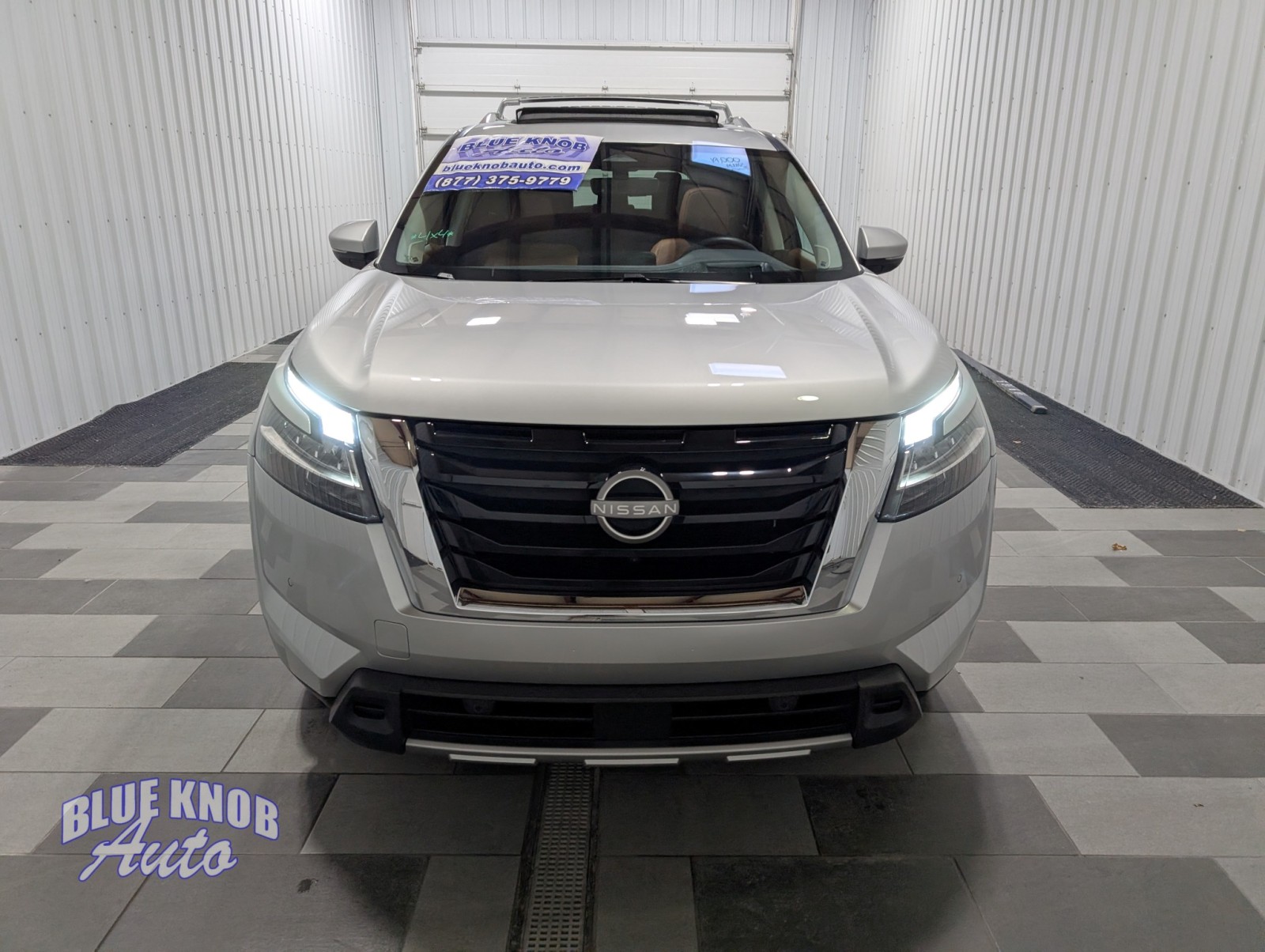 2024 Nissan Pathfinder Platinum photo 3