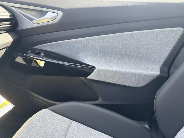 2025 Volkswagen ID.4 Pro photo 18
