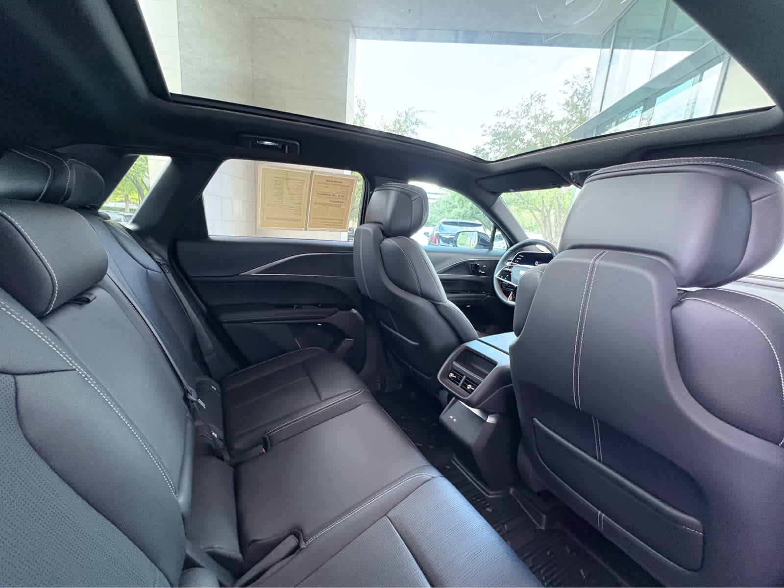 2025 Cadillac Lyriq Luxury photo 21
