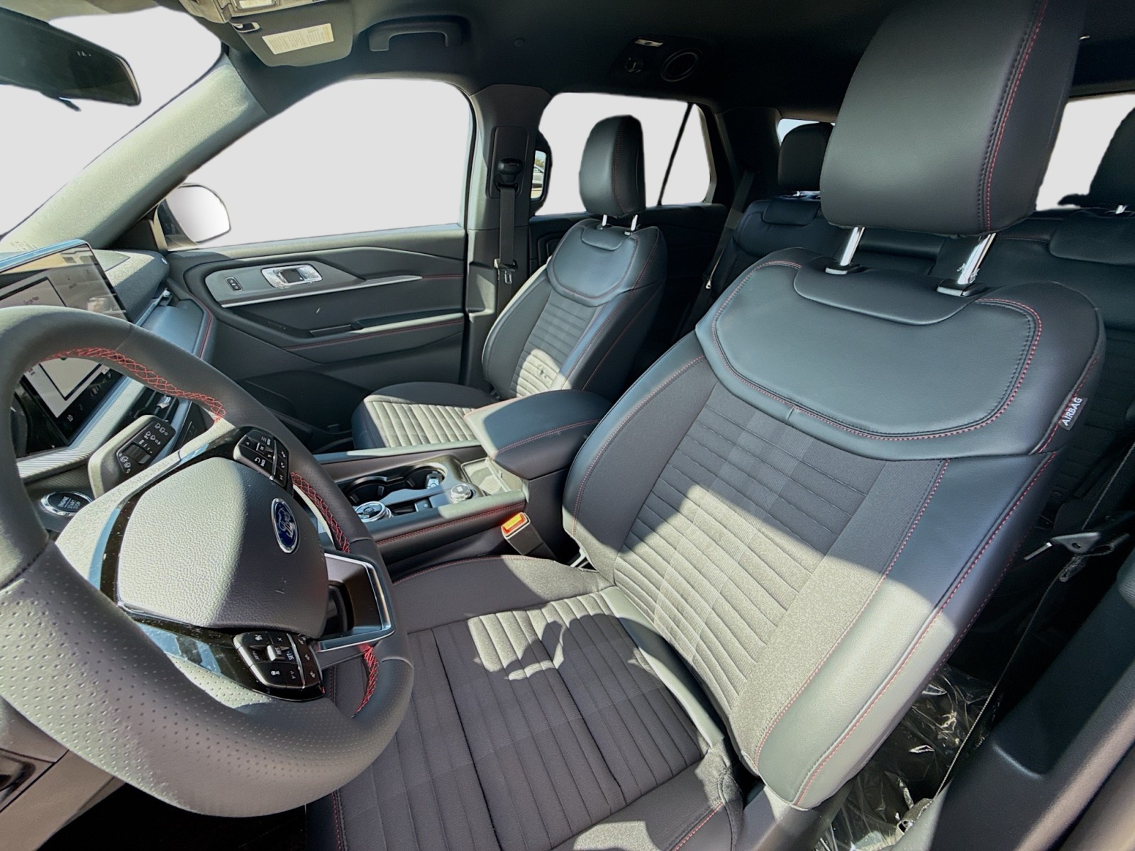 2025 Ford Explorer ST-Line photo 19