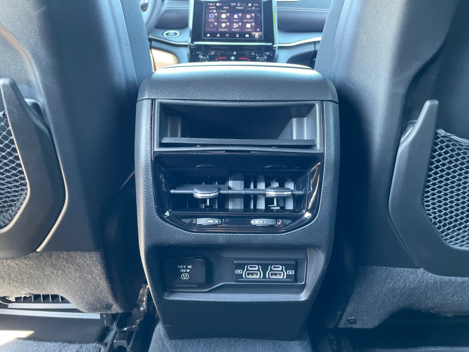 2023 Jeep Grand Cherokee Altitude photo 13