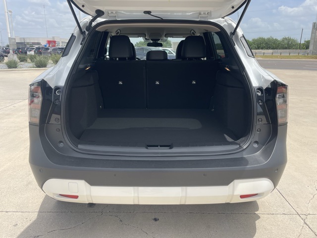 2025 Nissan Kicks SR photo 4