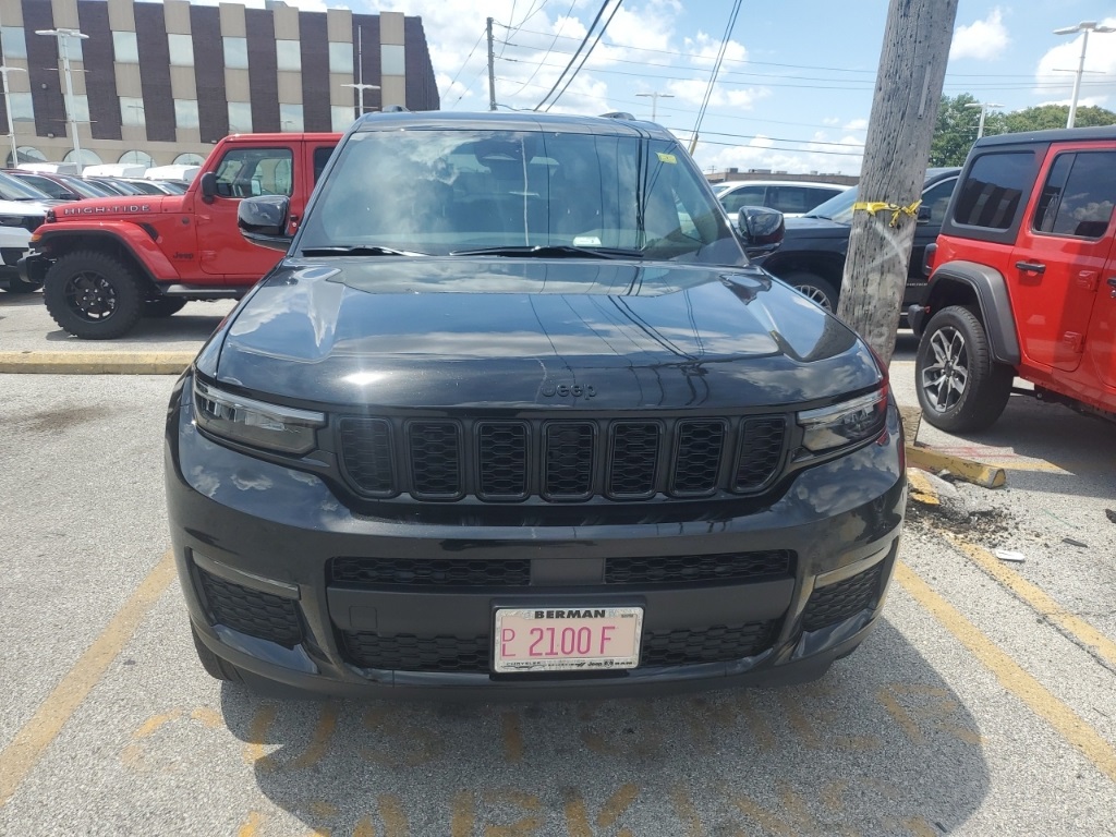2025 Jeep Grand Cherokee Limited photo 2