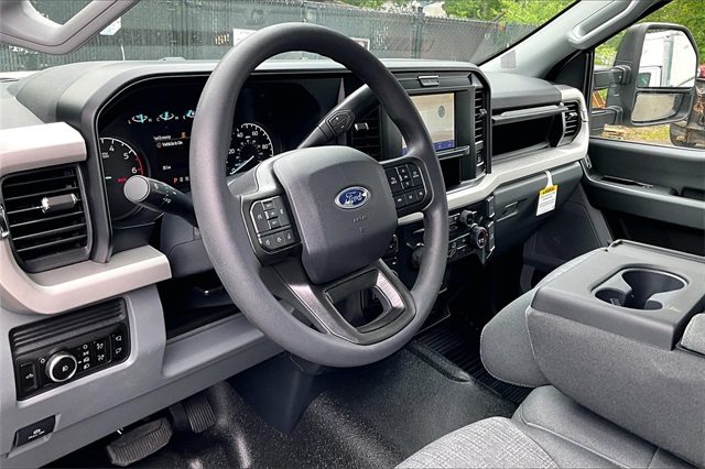 2025 Ford F-350 photo 6