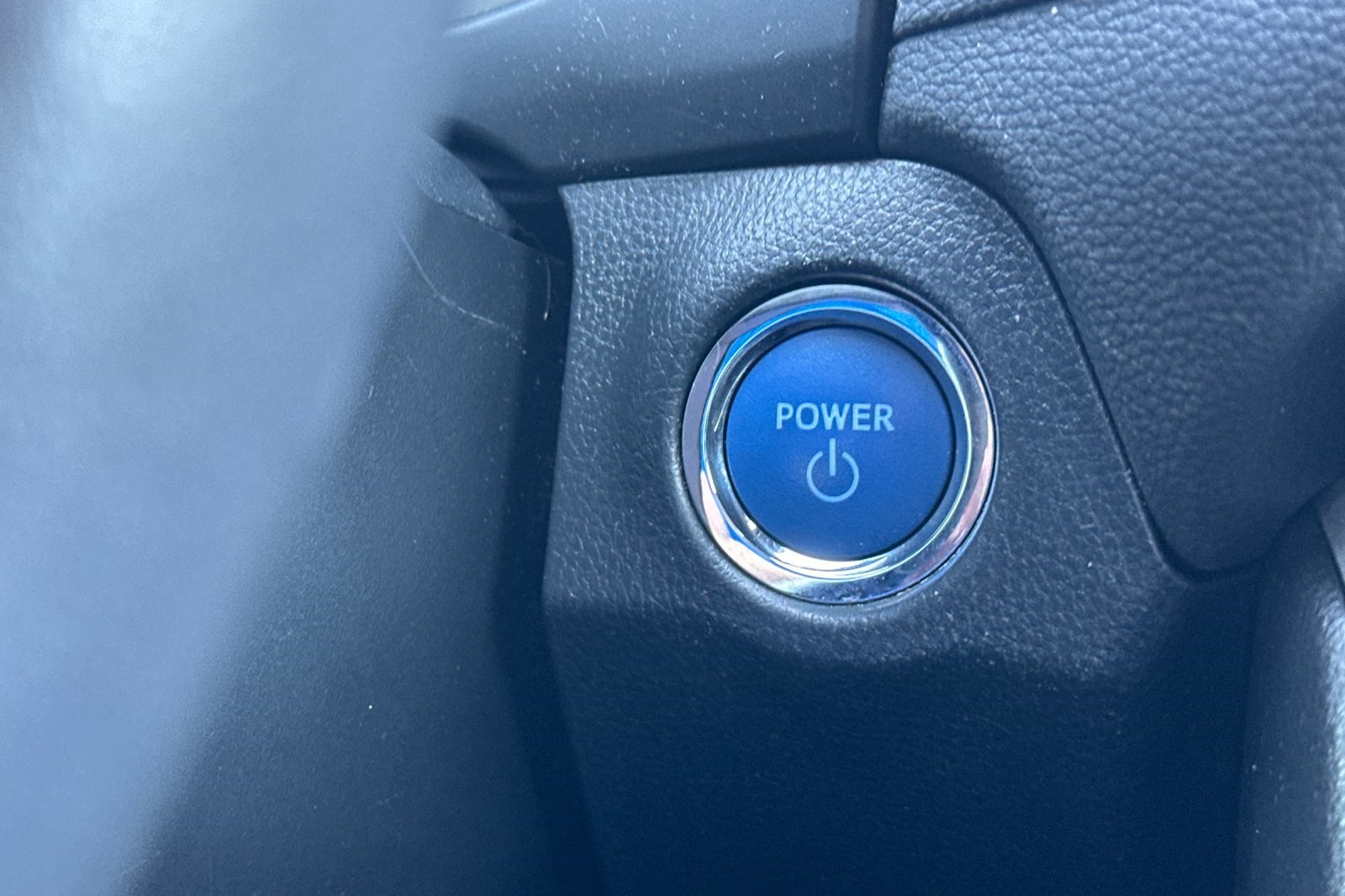 2022 Toyota RAV4 Hybrid XLE photo 25