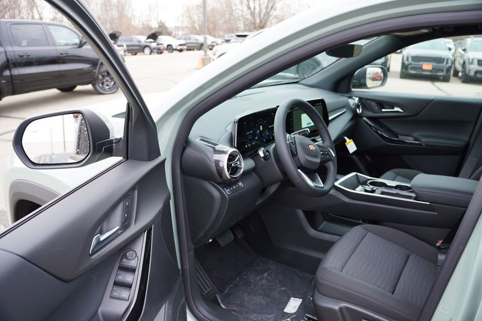 2026 Chevrolet Equinox LT photo 4