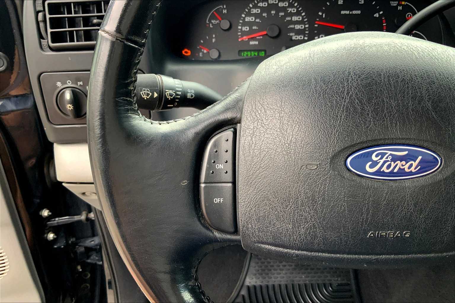 2003 Ford F-250 XLT photo 21