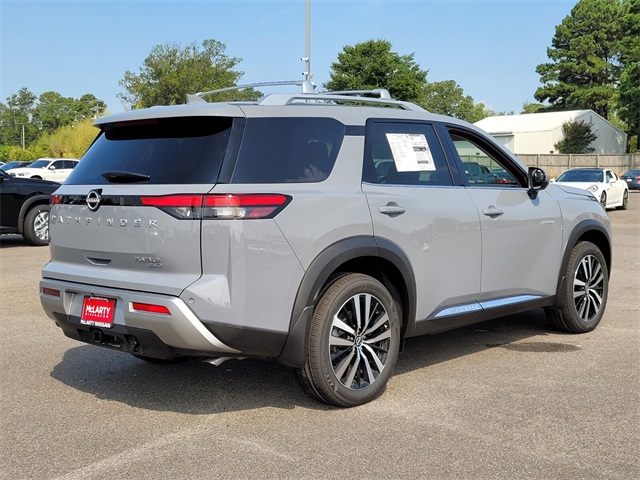 2025 Nissan Pathfinder Platinum photo 3