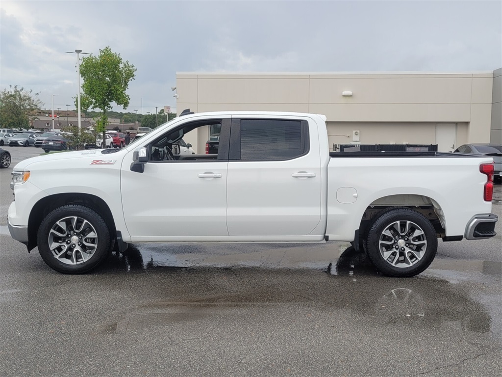 2024 Chevrolet Silverado 1500 LT photo 4