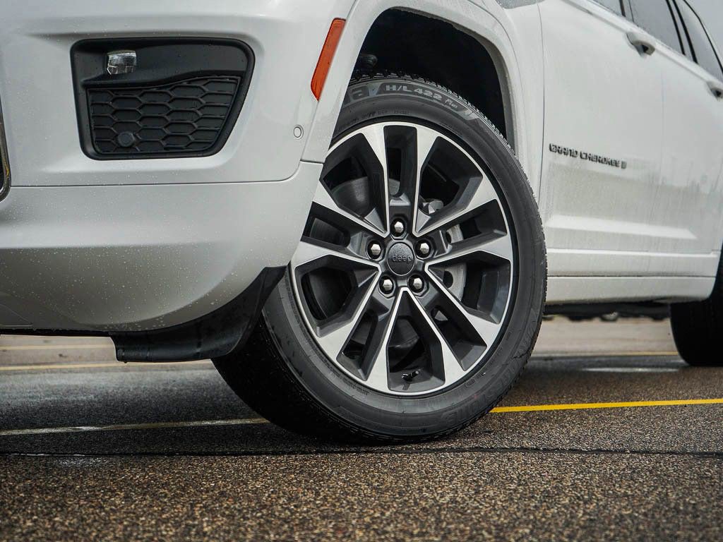 2025 Jeep Grand Cherokee Overland photo 5