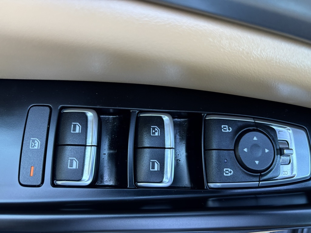 2024 Kia Carnival LX photo 9