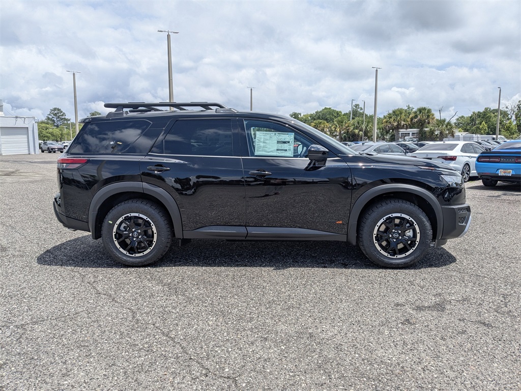 2025 Nissan Pathfinder Rock Creek photo 2