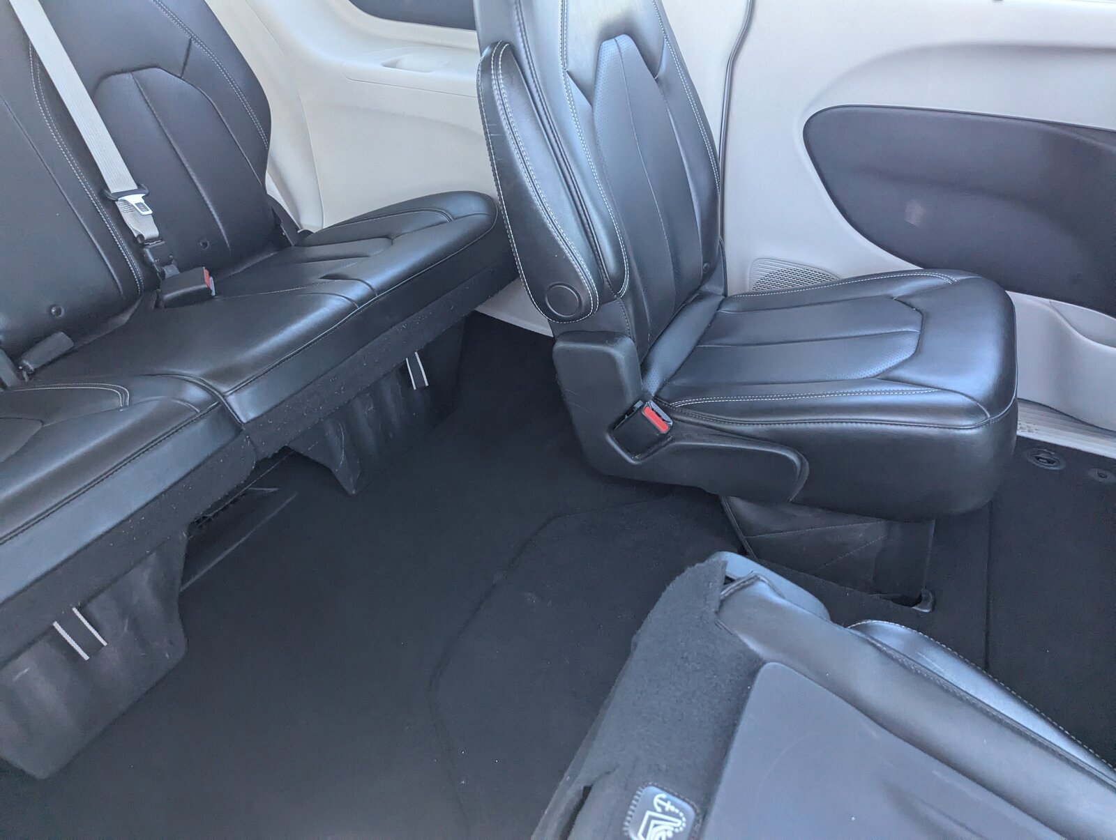 2021 Chrysler Voyager LXi photo 11
