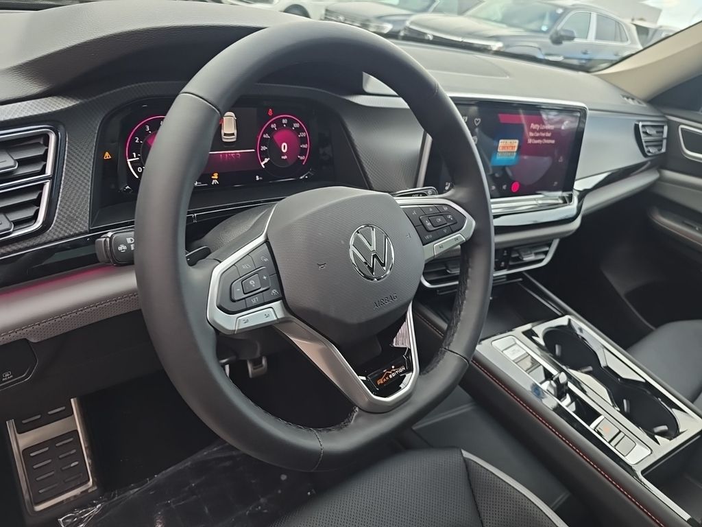 2025 Volkswagen Atlas Peak Edition SE photo 4