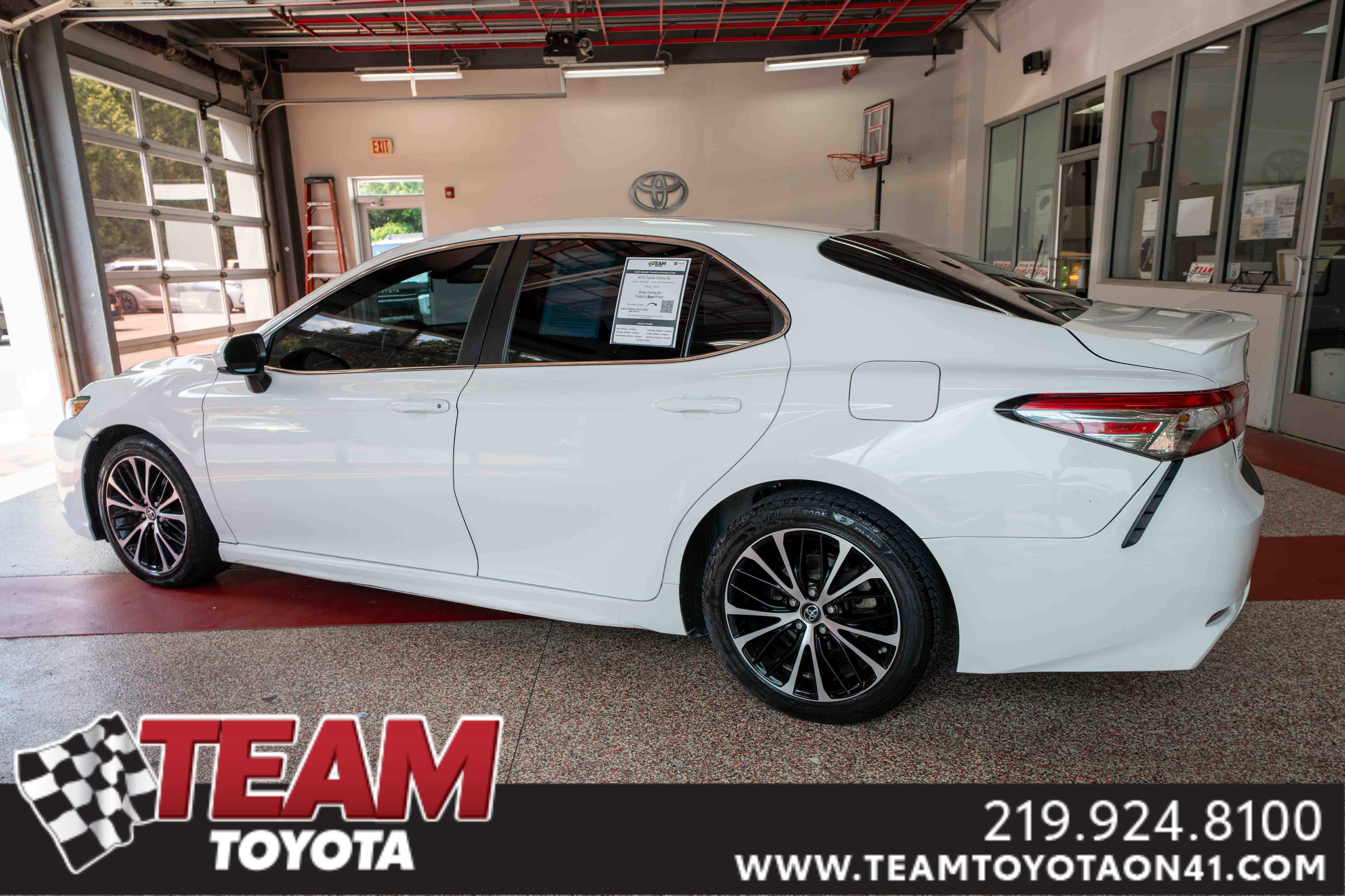 Used 2018 Toyota Camry SE with VIN 4T1B11HK4JU076229 for sale in Schererville, IN