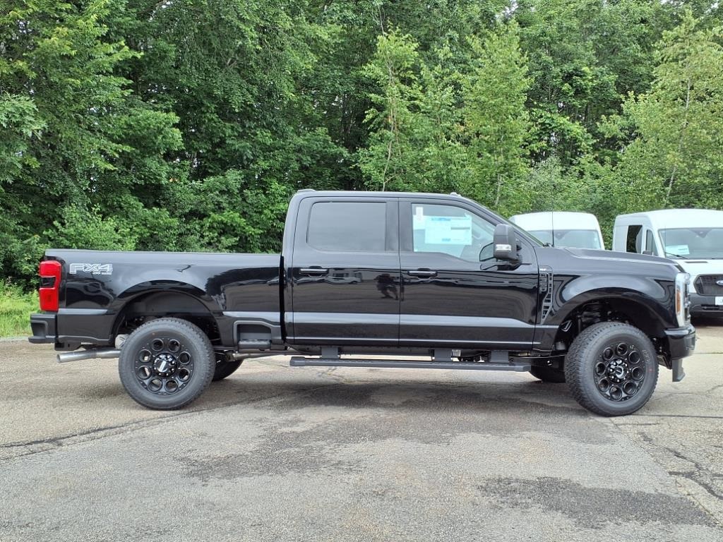 2025 Ford F-350 XLT photo 2