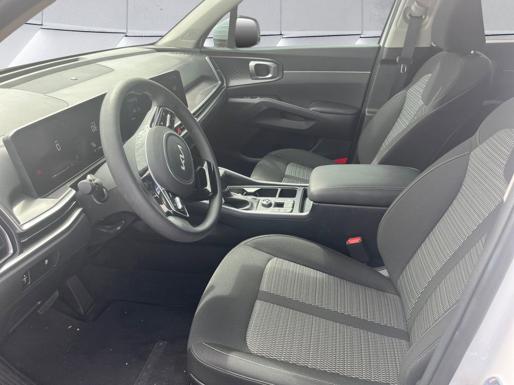 2025 Kia Sorento LX photo 7