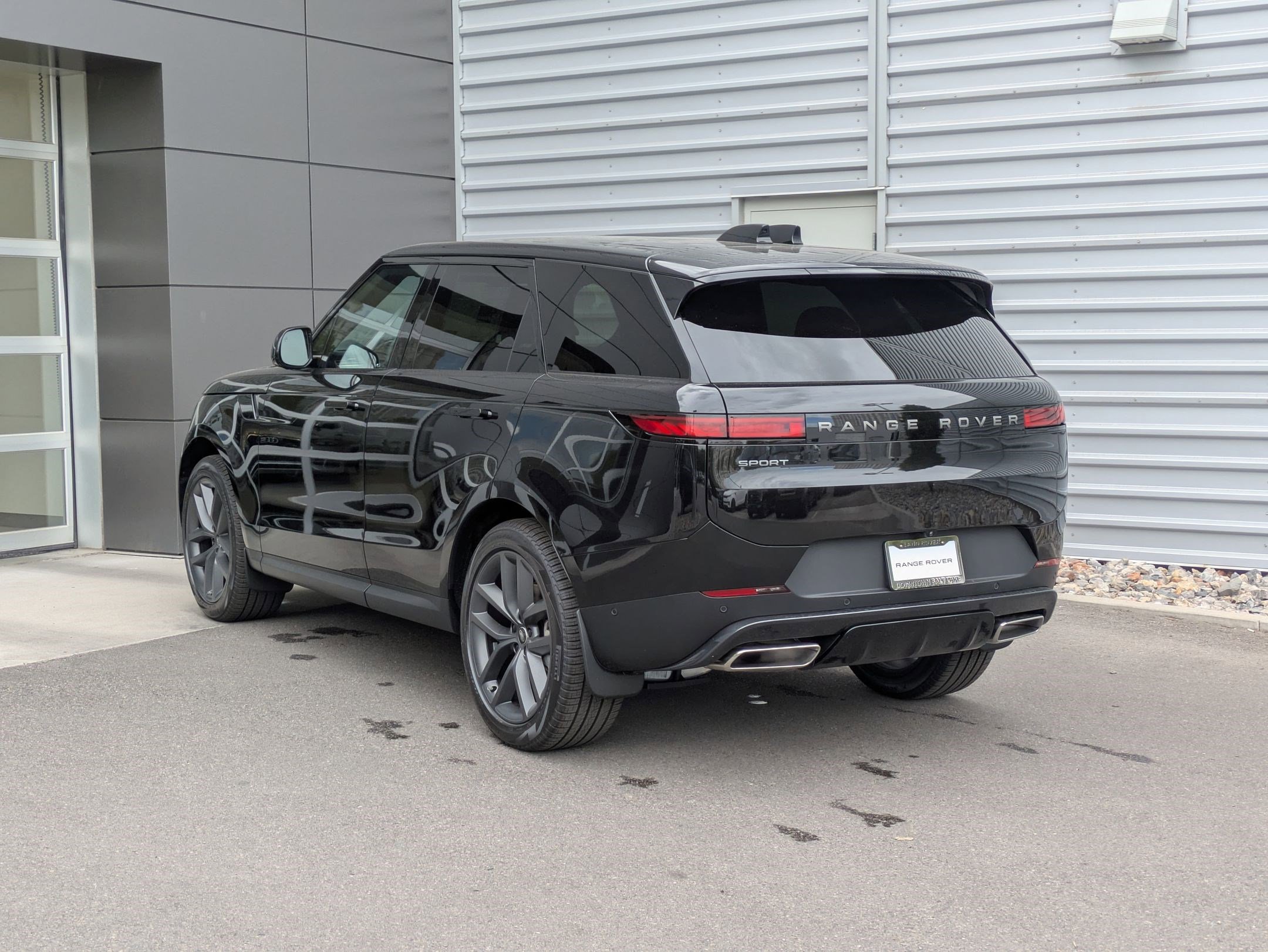 2025 Land Rover Range Rover Sport SE photo 3