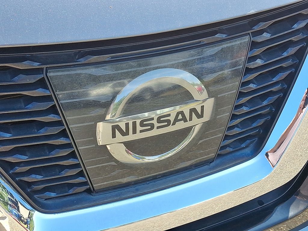 2017 Nissan Rogue SV photo 5