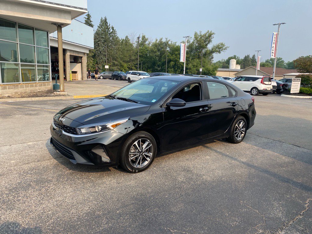 2023 Kia Forte LXS photo 2