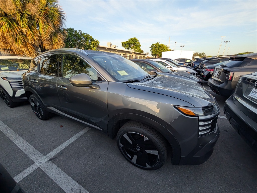 2025 Nissan Kicks SR photo 2