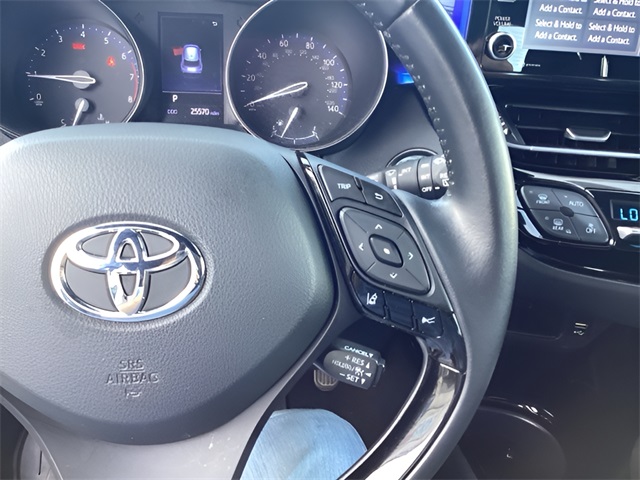2022 Toyota C-HR XLE photo 21