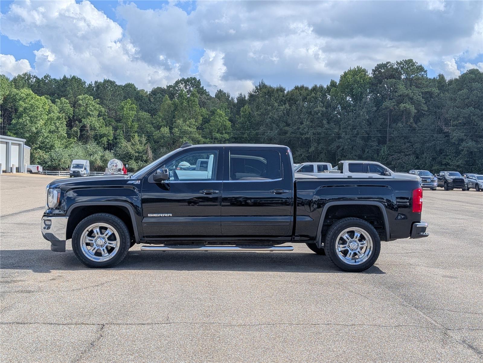 2017 Gmc Sierra 1500 SLE photo 2