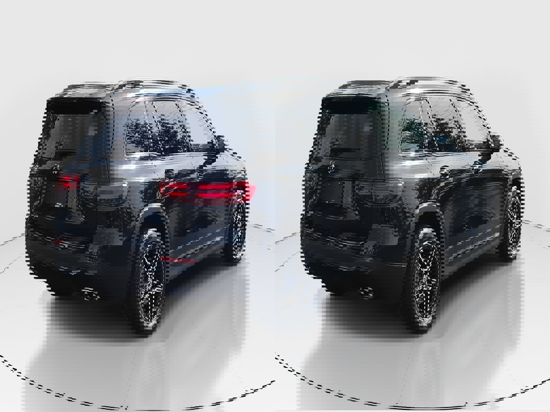 2026 Mercedes Benz GLB 250 photo 2