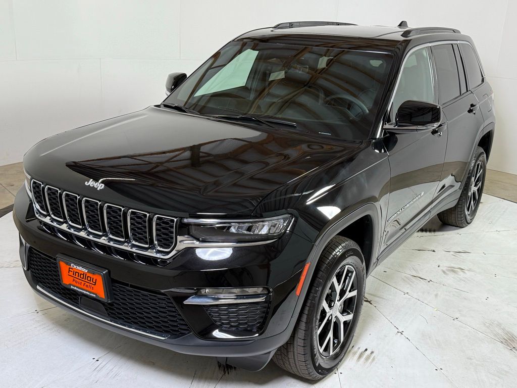 2025 Jeep Grand Cherokee Limited photo 3