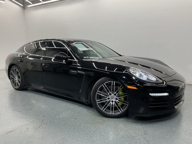 2016 Porsche Panamera E-Hybrid S photo 2