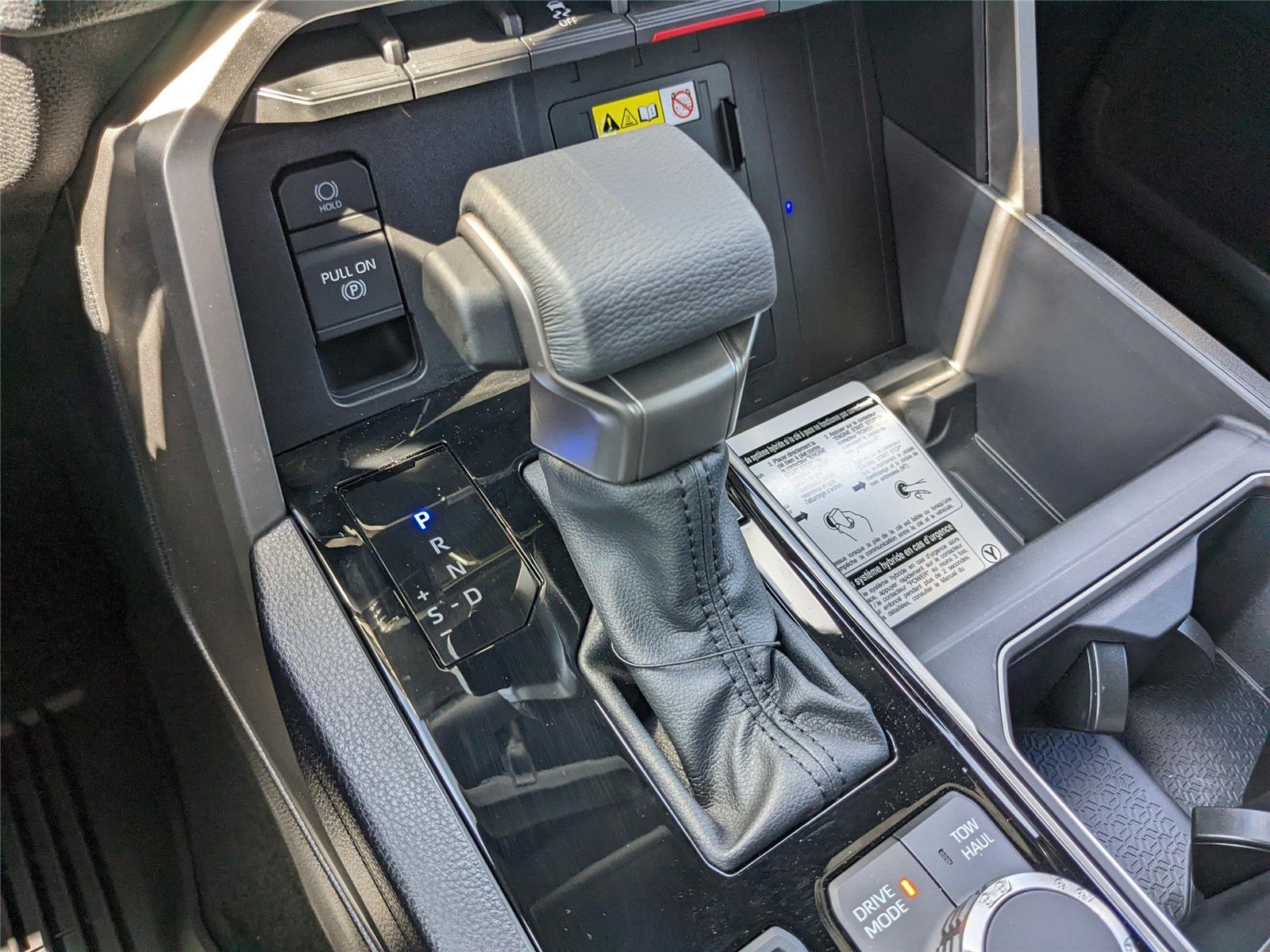 2025 Toyota Tundra SR5 CrewMax photo 17