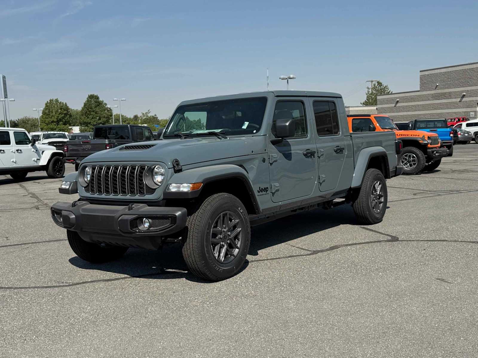 2025 Jeep Gladiator Sport S's photo